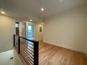 65 Cameron St, Unit 6 in Brookline, MA - Foto de edificio - Building Photo