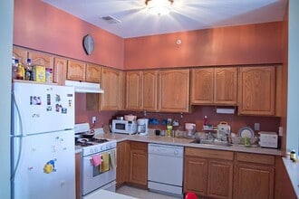 834 Dominick Ct, Unit 834 Dominick Ct in South Plainfield, NJ - Building Photo - Building Photo