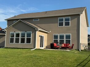 8054 Hayle St in Zionsville, IN - Building Photo - Building Photo