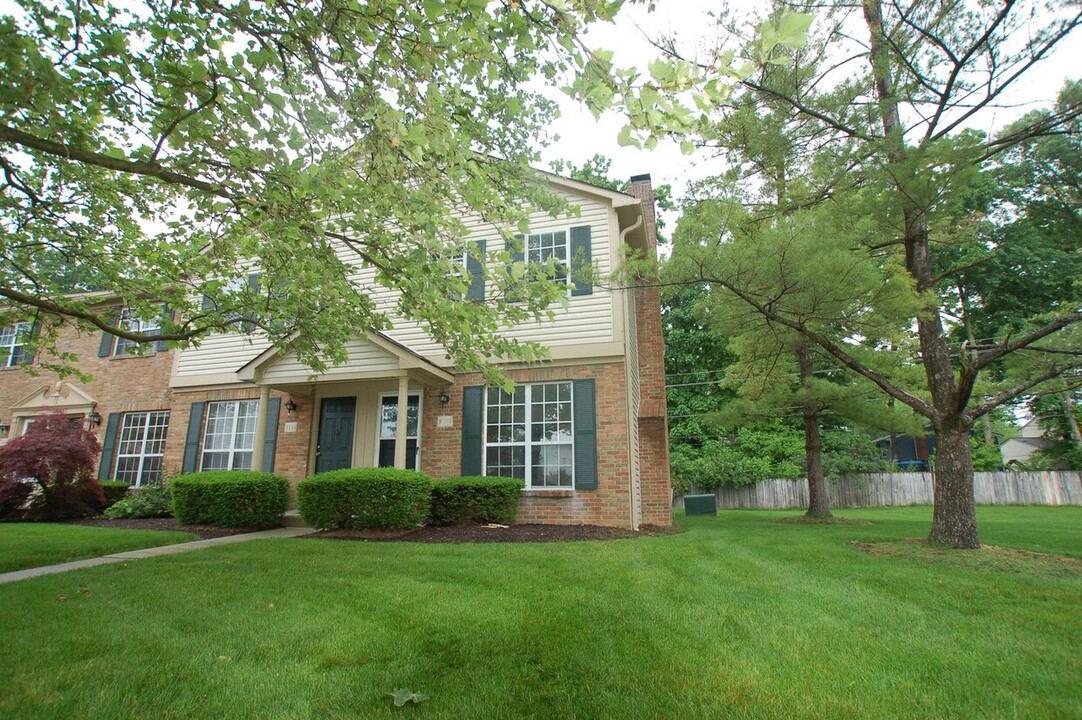 7770 Deercrest Ct, Unit 7770 in Dublin, OH - Foto de edificio