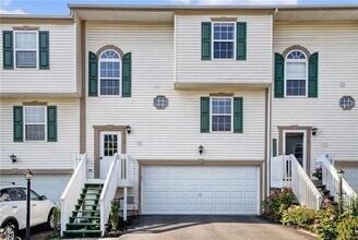 117 Scenic Hill Dr in Carnegie, PA - Building Photo - Building Photo
