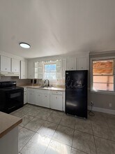 921 Woodland Dr in West Columbia, SC - Building Photo - Building Photo