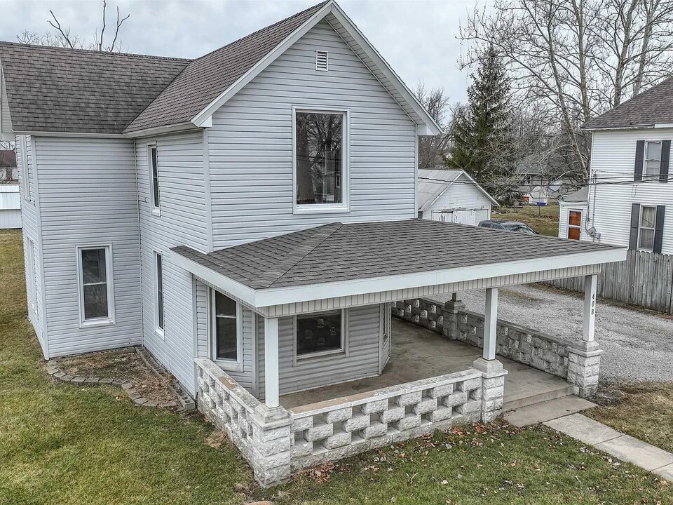 408 S Range St in Wolcott, IN - Building Photo