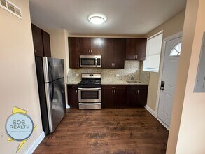 2805 N Kilbourn Ave in Chicago, IL - Foto de edificio - Building Photo