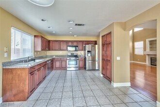 3520 Tuscany Village Dr in Las Vegas, NV - Building Photo - Building Photo
