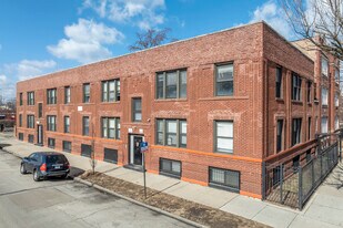 814 E 67th St in Chicago, IL - Building Photo