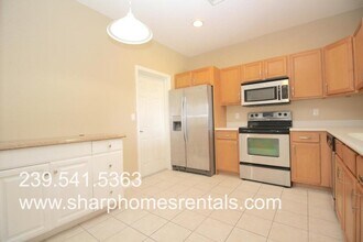 2420 Laurentina Ln in Cape Coral, FL - Building Photo - Building Photo