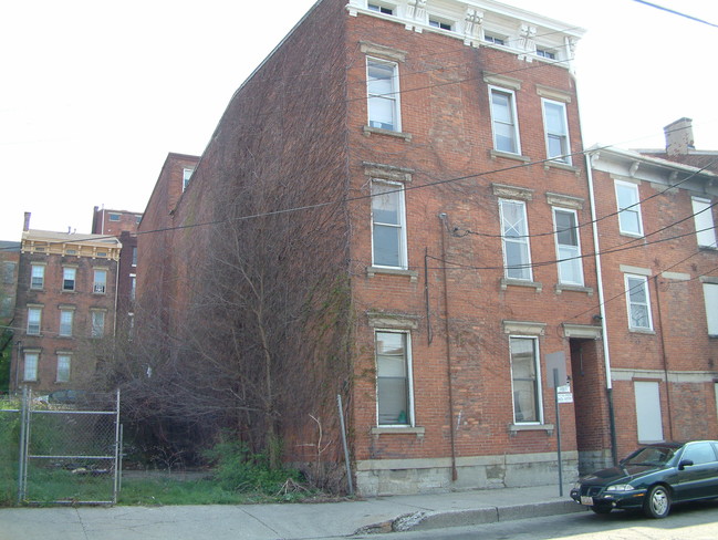 East Apartments in Cincinnati, OH - Building Photo - Building Photo