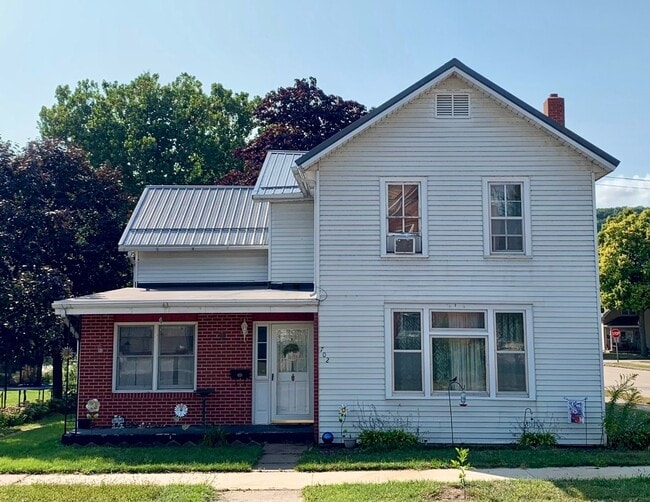 property at 702 S 1st St