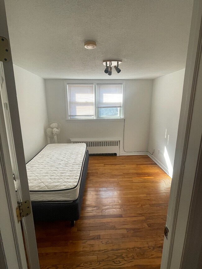 17 Ellsworth St in Clifton, NJ - Building Photo - Building Photo