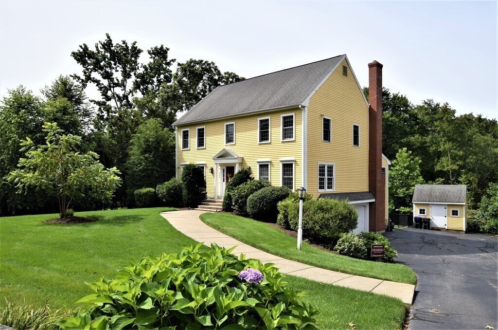 398 Davis St in Northborough, MA - Building Photo