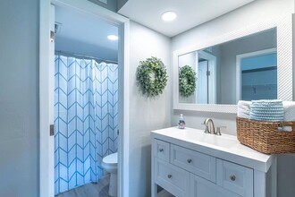 4070 Looking Glass Ln, Unit 5 in Naples, FL - Building Photo - Building Photo