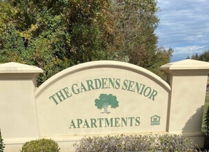 The Gardens Senior Apartments in Baton Rouge, LA - Foto de edificio - Building Photo