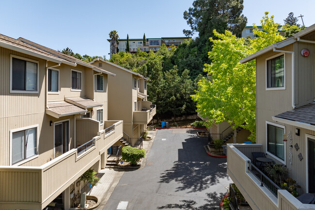 1 Frisbie St in Vallejo, CA - Foto de edificio - Building Photo