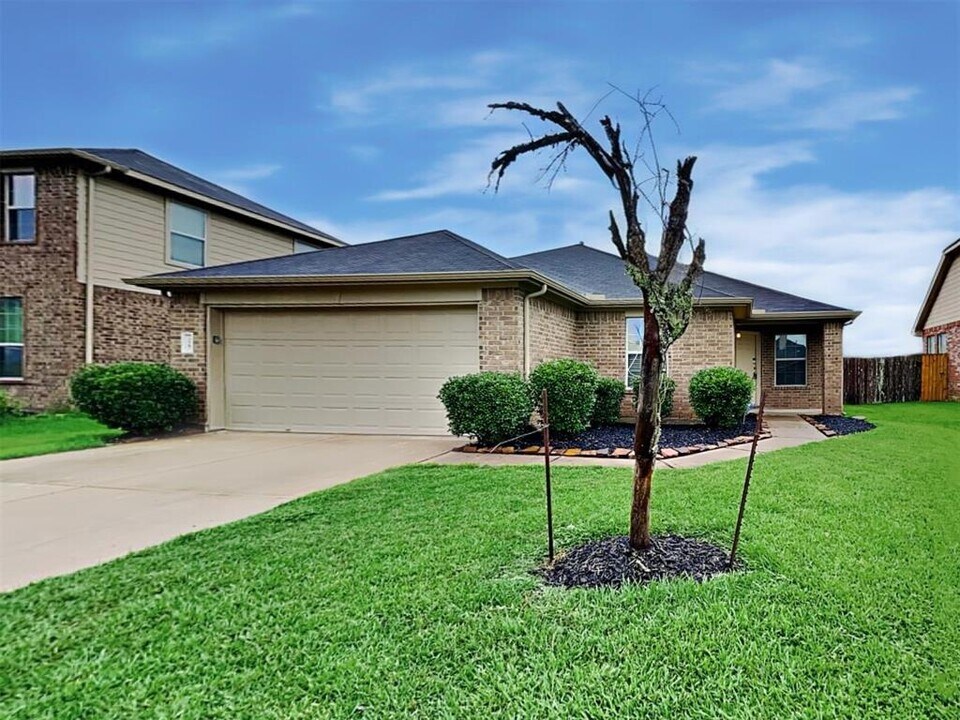26 Mira Loma Dr in Manvel, TX - Building Photo
