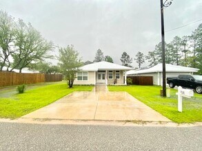 210 Pines St in Niceville, FL - Building Photo - Building Photo