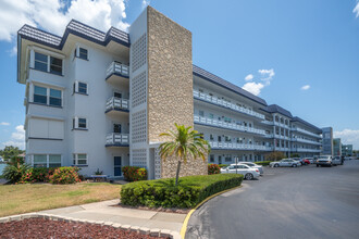 Ivanhoe House in Gulfport, FL - Building Photo - Building Photo