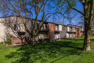 Willow Creek in Milwaukee, WI - Foto de edificio - Building Photo