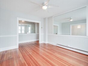 25 Roslyn St, Unit 10 in Salem, MA - Building Photo - Building Photo