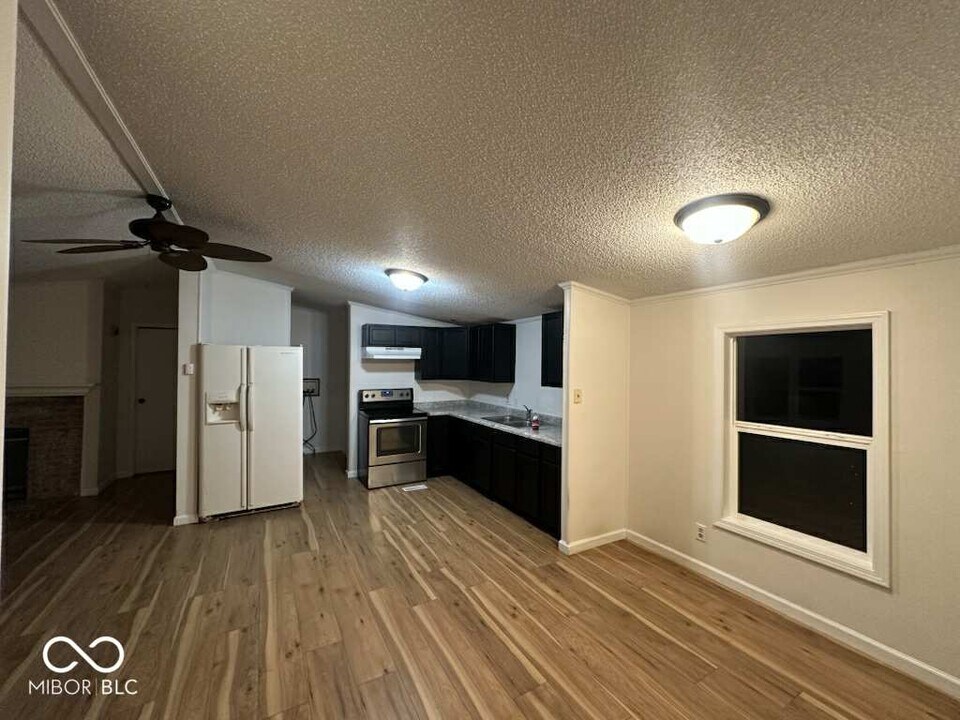 9318 Elmtree Ct in Indianapolis, IN - Foto de edificio