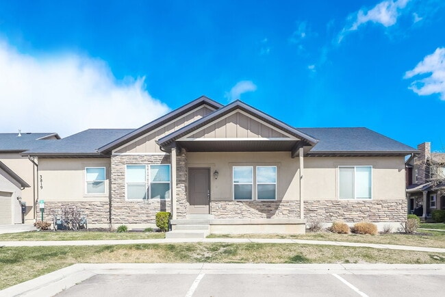 property at 3819 E Cunninghill Dr