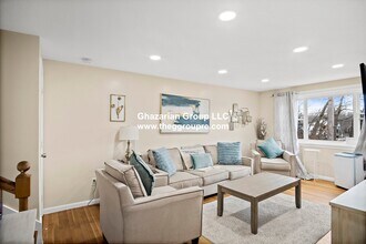 36 Meshaka St, Unit 1 in Boston, MA - Foto de edificio - Building Photo
