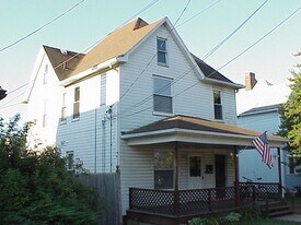 327 W Brady St in Butler, PA - Building Photo