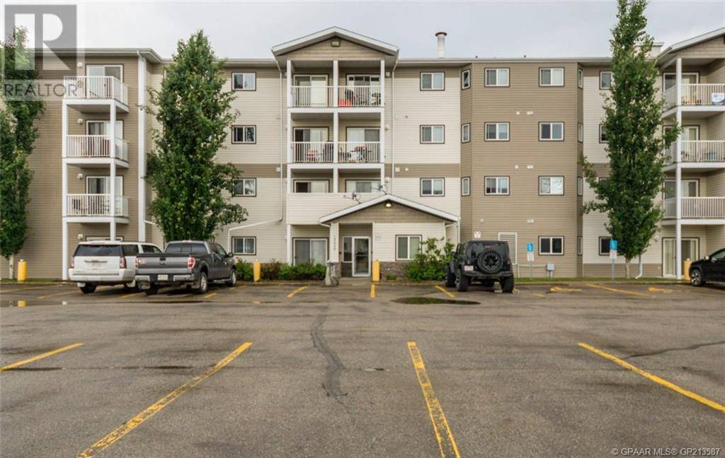 12015-12015 Royal Oaks Dr in Grande Prairie, AB - Building Photo