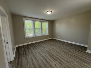 5319 W Fullerton Ave in Chicago, IL - Building Photo - Building Photo