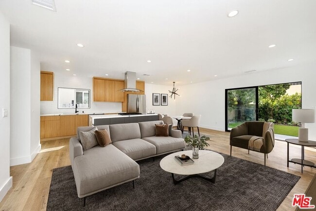 property at 5627 Agnes Ave