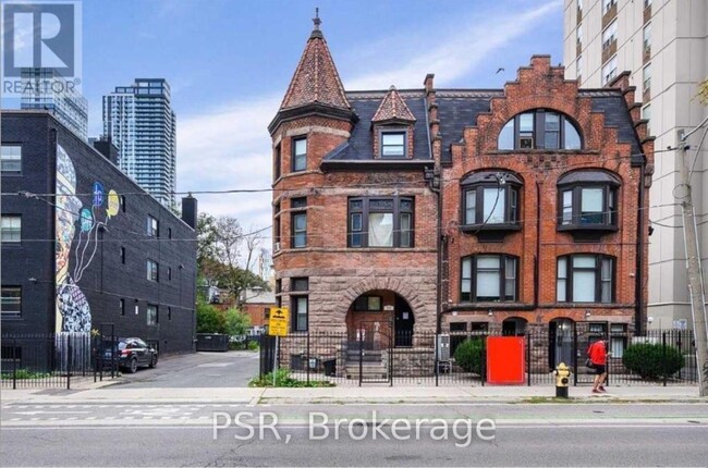 262-262 Sherbourne St