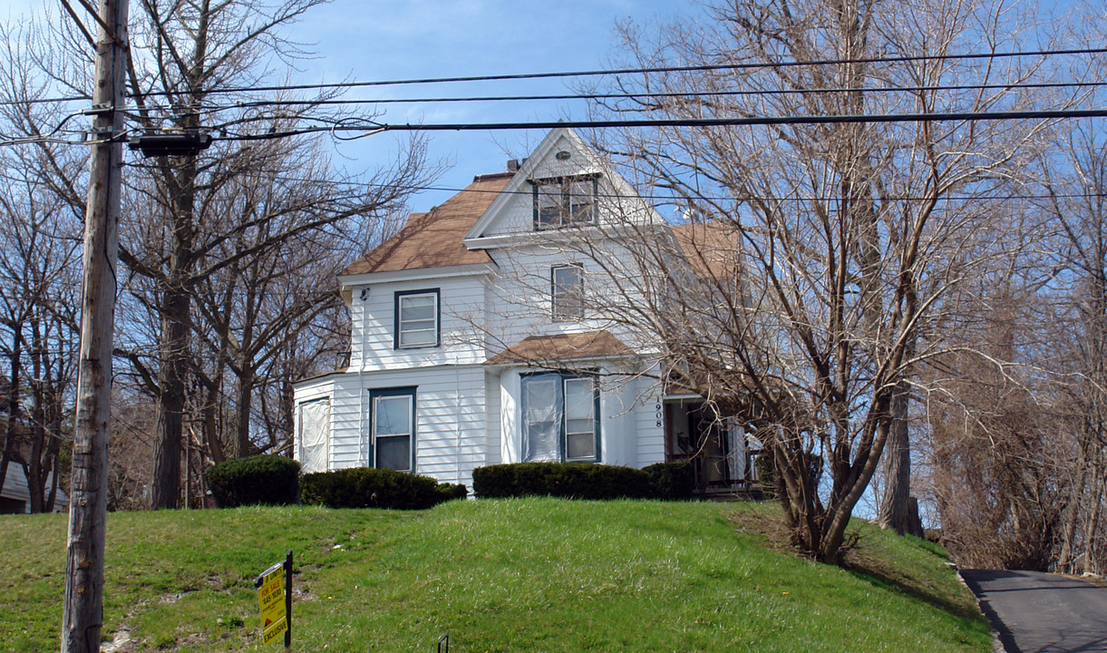 1908 Genesee St W in Syracuse, NY - Foto de edificio