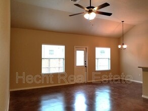 2559 Pahmeyer Rd in New Braunfels, TX - Foto de edificio - Building Photo