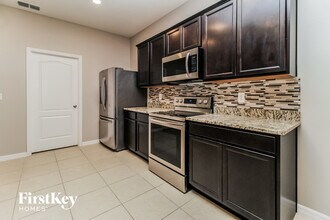 31123 Fairvista Dr in Tavares, FL - Building Photo - Building Photo