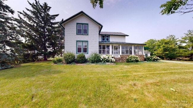 9476 W Michigan Ave in Saline, MI - Building Photo - Building Photo