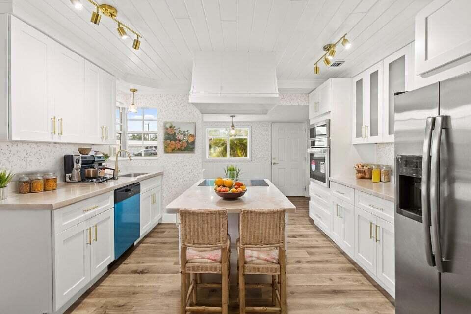 379 Garden Blvd in Palm Beach Gardens, FL - Building Photo