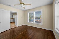 5017 Pease St photo'