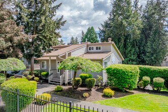 Habitat Condominium in Federal Way, WA - Foto de edificio - Building Photo