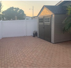 2832 Andros St, Unit Andros Studio in Costa Mesa, CA - Foto de edificio - Building Photo