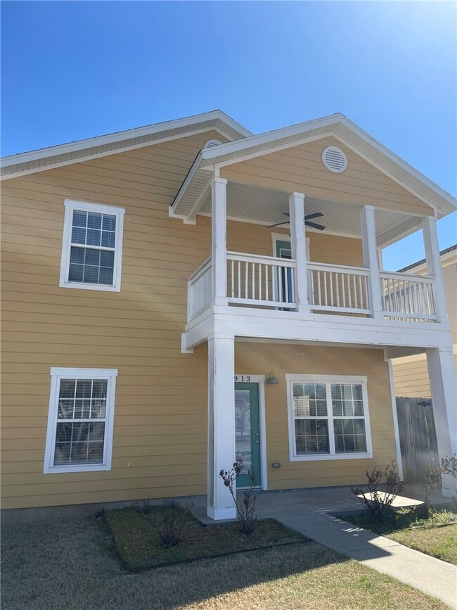 property at 3913 SW Peachwood Dr