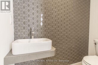 98 Manning Ave in Toronto, ON - Building Photo - Building Photo