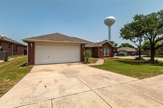 402 Silver Mine Dr in Justin, TX - Building Photo - Building Photo