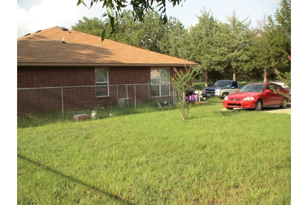 900-906 Naomi Ln in Arlington, TX - Building Photo