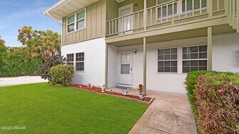 840 Center Ave in Holly Hill, FL - Building Photo