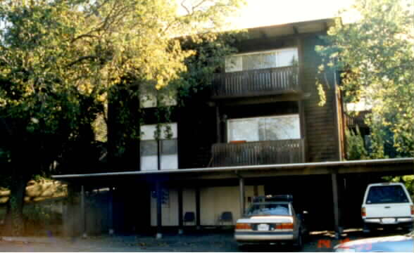 1250 Escobar St in Martinez, CA - Foto de edificio - Building Photo