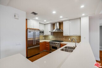 1517 S Bentley Ave in Los Angeles, CA - Building Photo - Building Photo