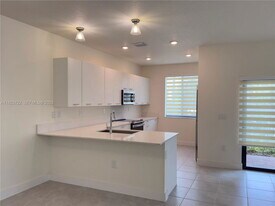 8317 NW 45th St in Doral, FL - Building Photo