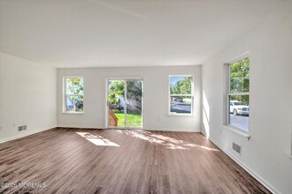 26 Esplanade Way in Berkeley Township, NJ - Building Photo - Building Photo