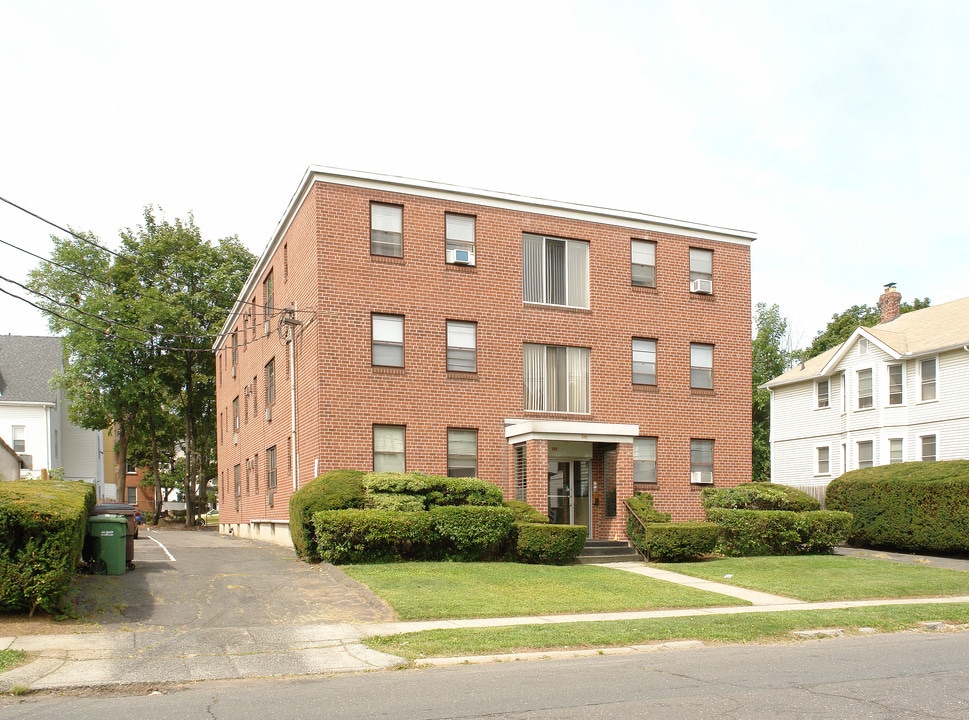 193 Arnoldale Rd in West Hartford, CT - Building Photo