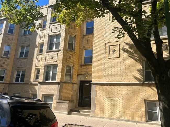 property at 6176 N Winchester Ave